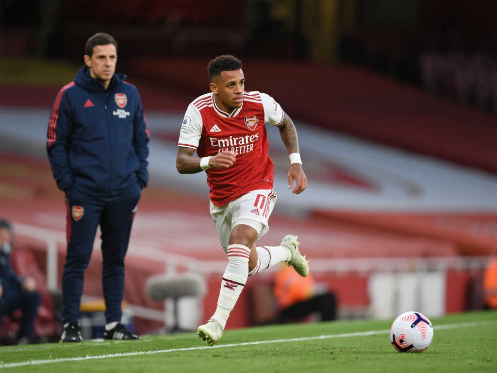 给前锋队友 给前锋队友